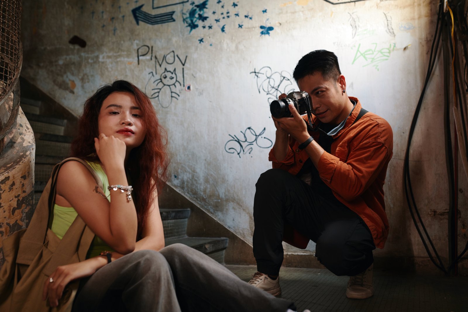 Rola fotografa w karierze modela 19 creative photographer taking photos 2023 12 28 22 30 31 utc