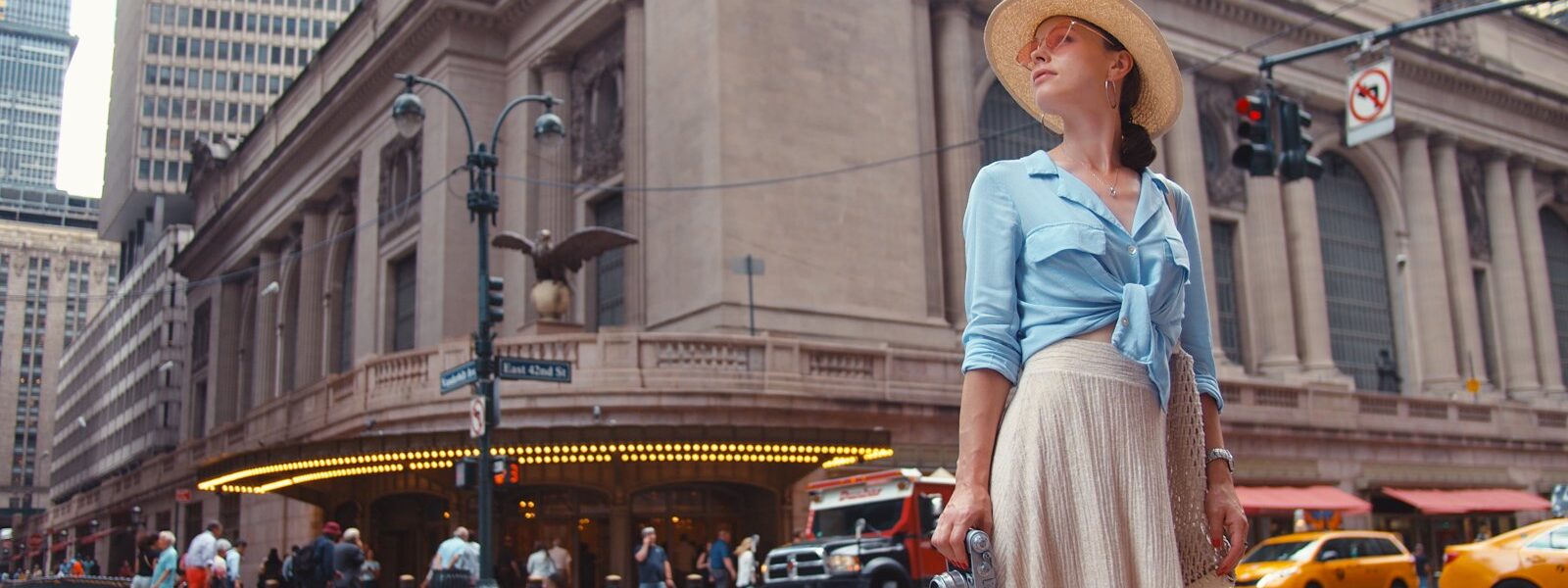 10 najlepszych seriali o modzie - kultowe kreacje i bohaterowie 1 young photographer with a retro camera at the cent 2024 09 12 18 07 23 utc