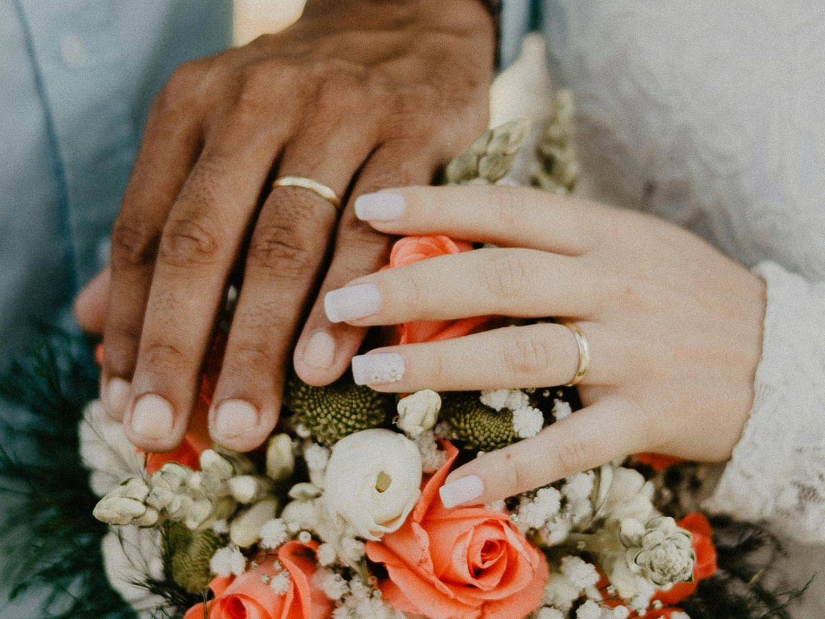 Jak wybrać idealne obrączki ślubne – materiały, style i personalizacja 19 Jak wybrać idealne obrączki ślubne