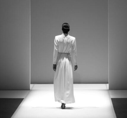 Jak zmienia się podejście do piękna w erze inkluzywności? 6 kobieta na wybiegu