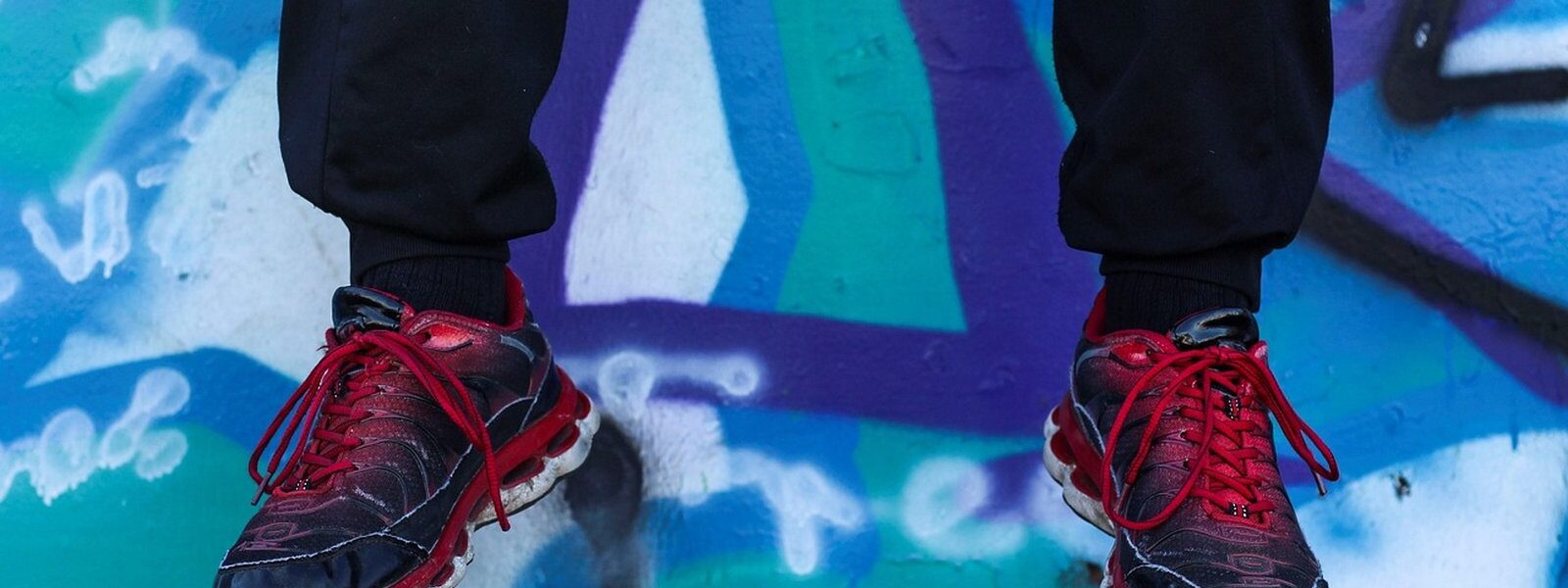 Jak nosić dresy męskie, żeby wyglądać dobrze? 5 prostych zasad stylistki 1 20251117100911