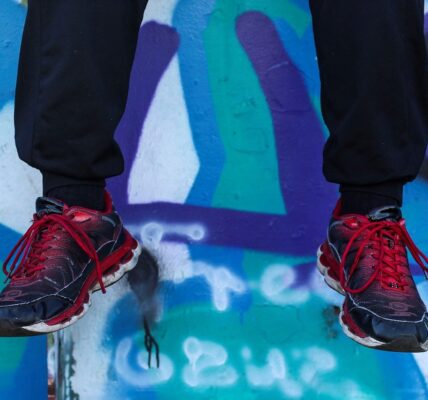 Jak nosić dresy męskie, żeby wyglądać dobrze? 5 prostych zasad stylistki 1 20251117100911